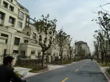 户型方正一楼复式带花园,满五年,地下室使用面积大