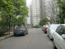 房子急售,精装修,重新装修了,随时可以看,房东非常诚心