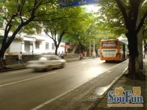 前进路长运宿舍 南北通透,采光好 中间楼层