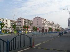 主卧朝南,得房率高,一梯两户,大两房,近商圈,采光充足,繁华地段