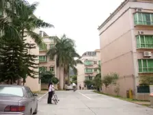 康湖精装小三房,保养好位置靓,近大门