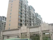 电梯房,小区中心位置,主卧朝南,南北通透,采光充足,交通便利,精装修