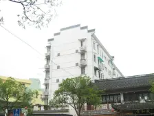 地铁50米少有三房,通透采光好,随时看房