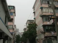 此房满五年,功能间窗户朝外的全明户型通透,看房方便