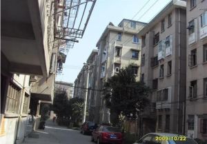 长虹新村两房出售,楼层好,近濠河,生活方便。