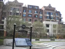 新上花园洋房,位置佳采光亮保养好,有院子有地下室