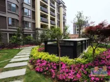 精装边户大三房,不靠高架,地铁口,带买断车