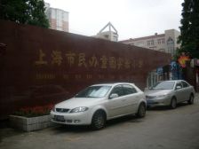 主卧朝南,卫生间全明,小区中心位置,近地铁