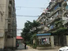 内环内,精致小两房,靠渔人码头,窗外安静不靠马路