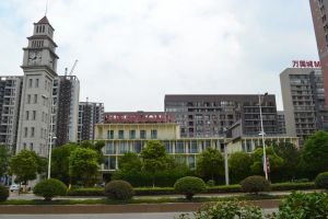 万国城诚心出售大四房南北通透带地暖