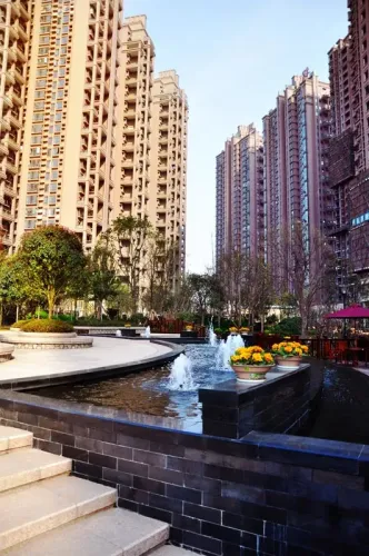 双湾国际实景图高层楼间(2011.7)