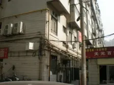 长风公园旁 刚需2居 楼层好 交通便利 价格可谈