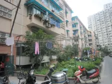 ITC旁,附带一个大院子,朝南向,户型方正