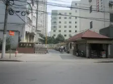 中间楼层,采光充足,视野开阔。