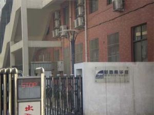诚心出售精装修保养好大三房交通便利生活方便