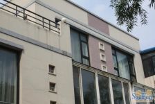 一栋洋房联排别墅,一楼有院带车库 可以安装家庭电梯