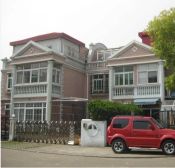 新出精装别墅上下三层758万花园露台配齐近地铁