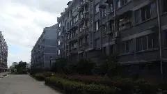 越胜公寓4室2厅南