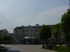 临湖景观房,景色宜人,精装修,可拎包入住