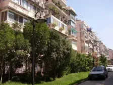 2000年商品房,钢混现浇的,一梯两户,带露台,急售