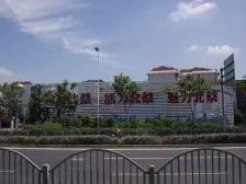 主卧朝南,中式风格,得房率高,繁华地段