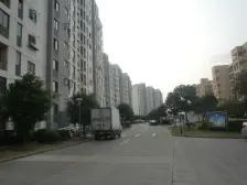 近小区大门口+金运路地铁站和嘉闵线+南北通+高得房率