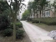 小区配套成熟 户型方正 双轻轨交通方便 总价低