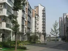 湖岸南区 婚房装修 顶复带大露台 出门轻轨3线,配套成熟