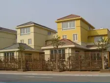 厨卫朝北,小区中心位置,主卧朝南,小区景观位置