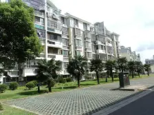 此房满五免增值税,位置好安静楼层好,有储藏室。