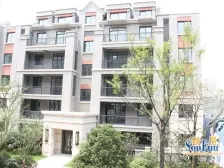 纯边套小区超大花园 总高3层 采光佳视野好 精装修可拎包入住