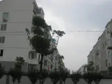 急 新上长江花园一区D铁口 平层4室 送自行车库 中层