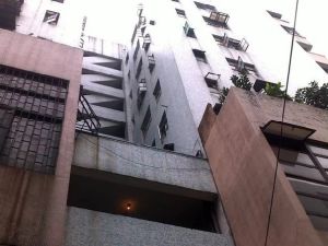 西华路平层电梯东向的近流花湖