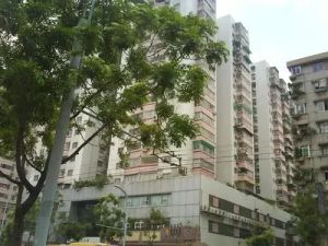 港丰大厦4室1厅东北