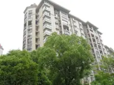 品质四房,花园式住宅,楼 w位置 带车位 带阁楼