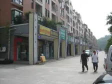 出门就是轻轨站的小区,本房户型方正,采光好,楼层好