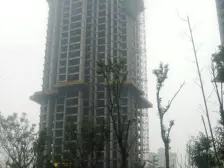 巴国城后门,近轨道近公园,配套齐全,诚心出售