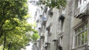 江大南路19号劳动厅宿舍 南北通透,采光好 装修好,环镜优美 近地铁 视野好,诚心出售