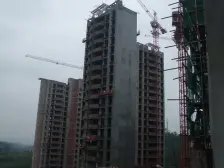 小区门口就是公交车站 配套齐全