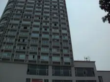 步行街上轻轨旁 楼层视野好 精装修一室一厅 拎包入住