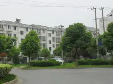 国泰三村 中间层带车库 采光好位置好 近商业轻轨