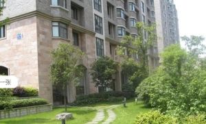 房东诚心出售中间好楼层自住保养好人车分流小区