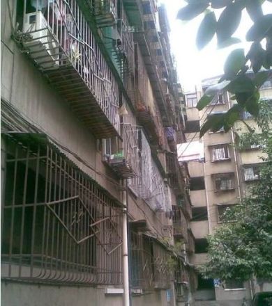 万年场横街17号院实景图