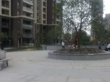 滨江两卫三房七开头,双朝南房间大阳台