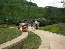 房子带大露台,实得面积大,业主精装修,可以拎包入住