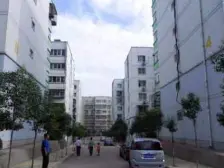 万隆小区,精装大三室两卫,有钥匙随时看房,中间楼层