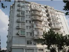 新华路上品质小区 中间楼层 阳光好客厅带大阳台