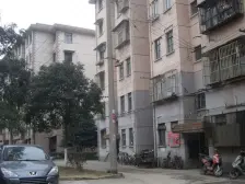 一梯两户,主卧朝南,环境优美,居家装修,诚意出售