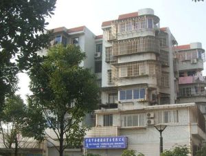 婚装保养好,可拎包入住。采光好,交通方便