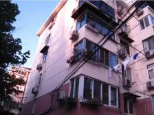 新华路,电梯房低楼层,上下楼方便;南北通透